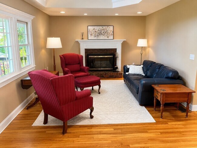 Building Photo - 4 Lasallette Rd