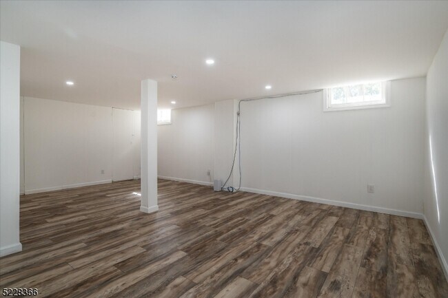 Building Photo - 29 Manor Ct