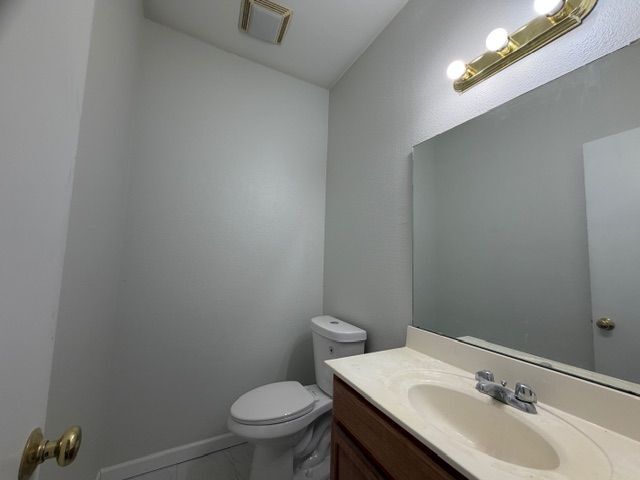 Building Photo - 425 Thornton St