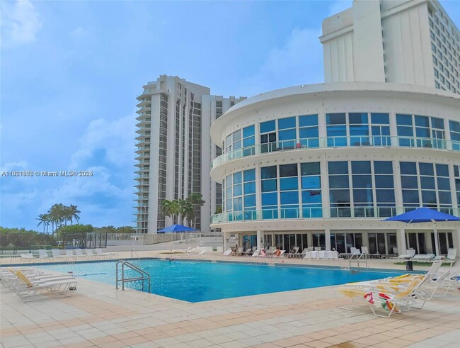 Building Photo - 5445 Collins Ave