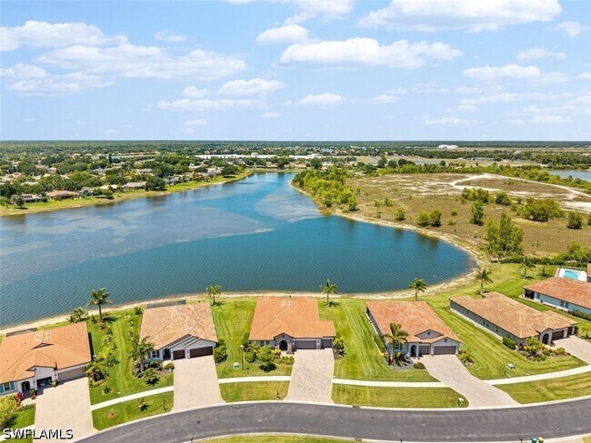 Building Photo - 2038 Grove Dr