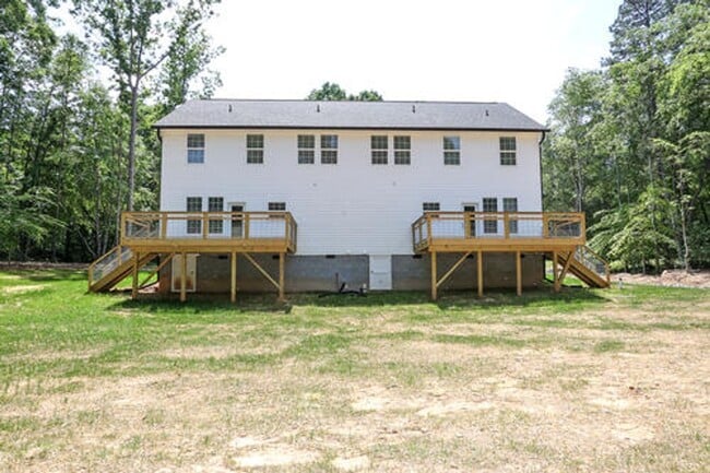 Building Photo - Luxury Townhouse in Sherrills Ford