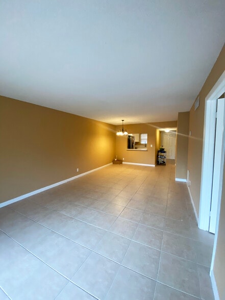 Building Photo - 120 Sparrow Dr