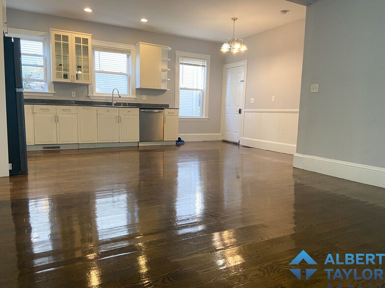 Building Photo - 19 Parker Hill Ave