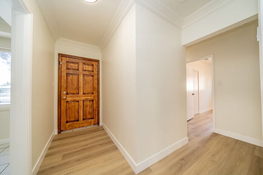 Building Photo - 9676 Bolton Ave