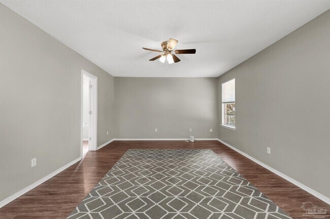 Building Photo - 5499 Chantilly Cir