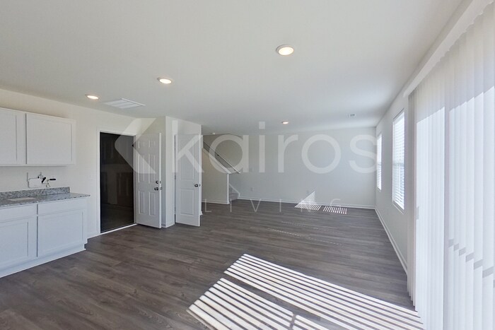 Building Photo - 7021 Peppermill Way