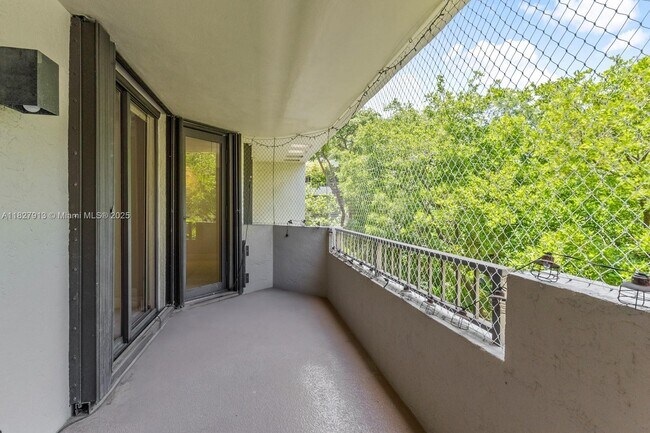 Building Photo - 181 Crandon Blvd