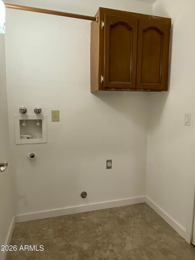 Building Photo - 2121 W Sequoia Dr