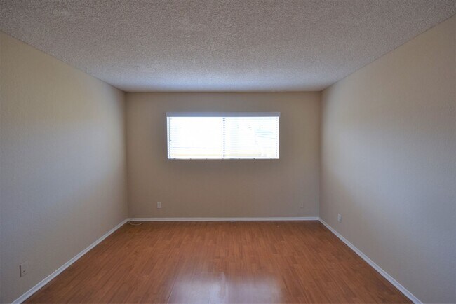 Building Photo - 12142 Oxnard St