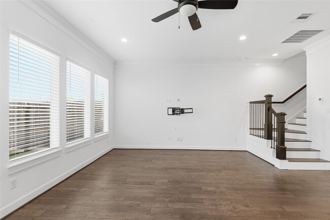 Building Photo - 819 W 19th St