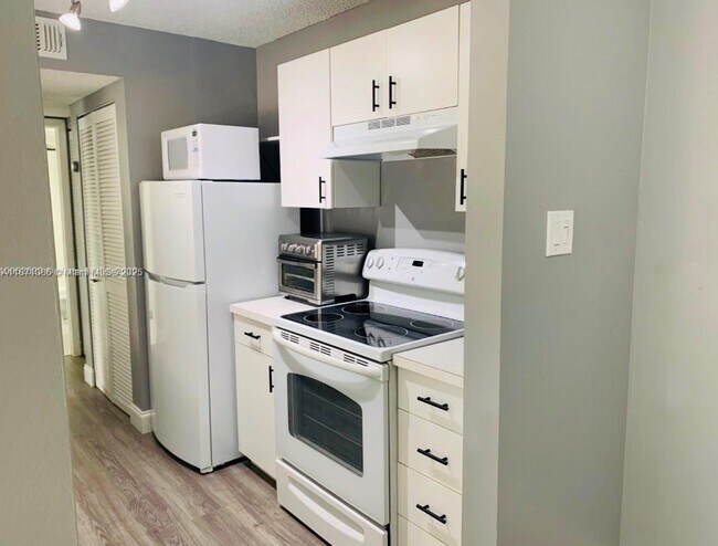 Primary Photo - 10450 SW 157th Ct