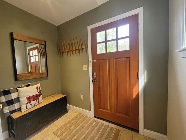 Building Photo - 6 month SUMMER SEASONAL on the River - $500 DISCOUNT!! - $2400/mo 2 bed 2 bath available now!