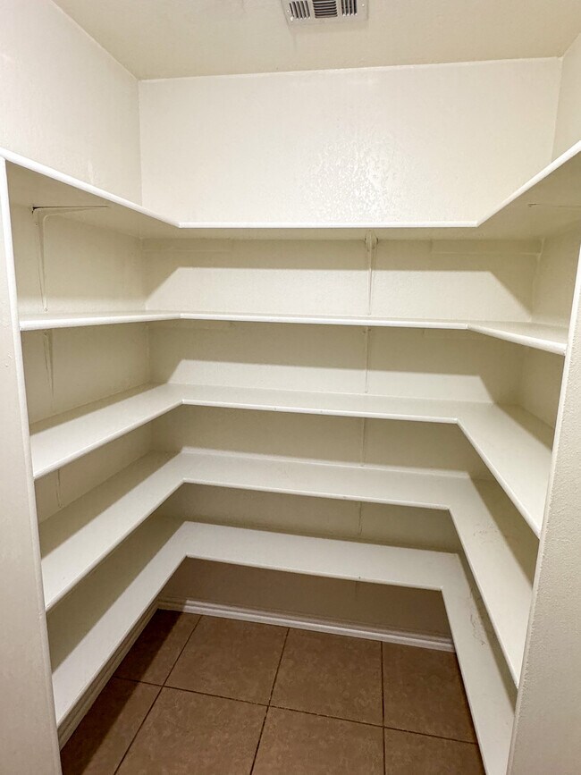 Building Photo - 1613 Apollo Cir