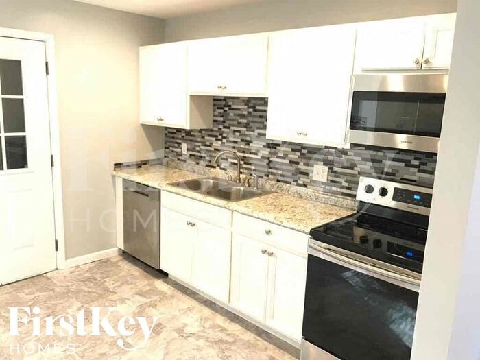 Building Photo - 7020 NE 51st Terrace