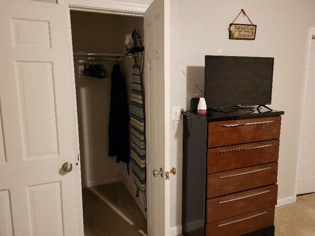 Building Photo - 5808 Bernhowe Manor Ln