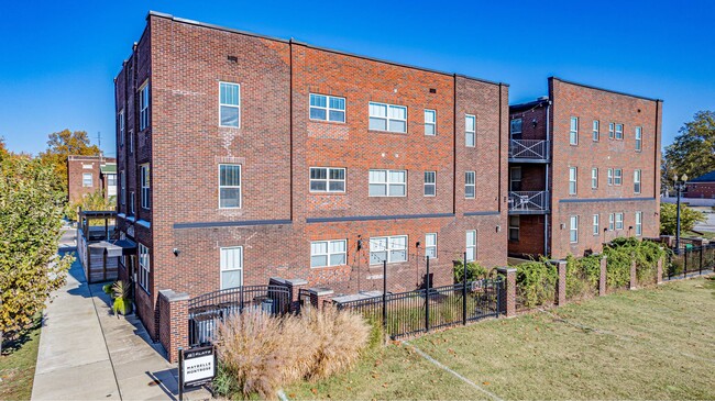Building Photo - Maybelle-Montrose
