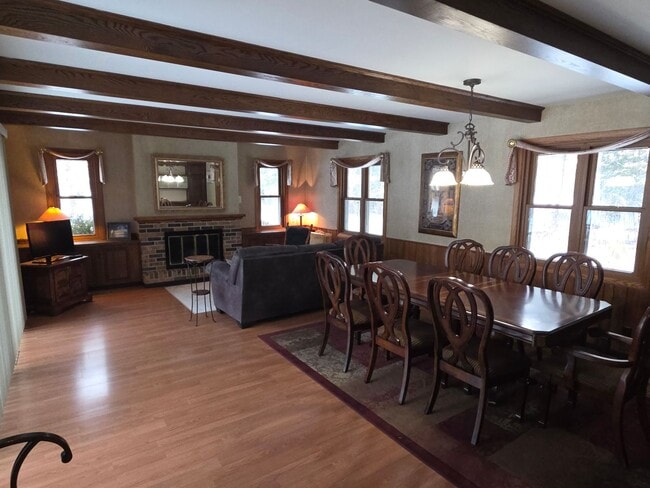 Building Photo - Furnished Mid-term Rental