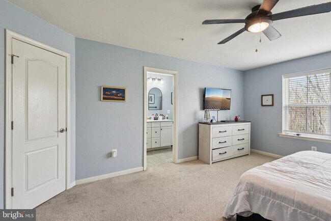 Building Photo - 1306 Hawk Hollow Dr