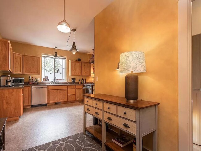 Building Photo - 2242 NW Torrey Pines Dr