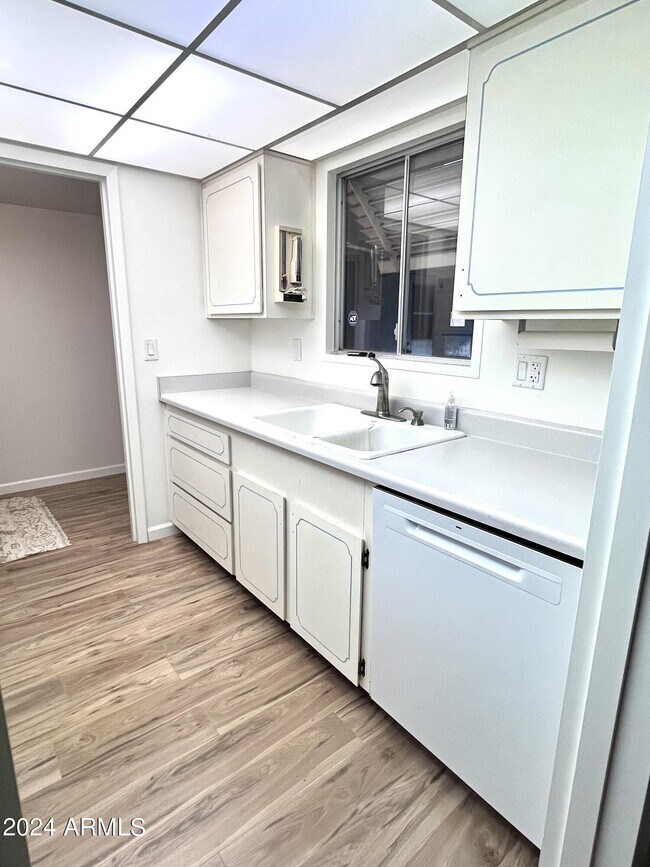 Building Photo - 9815 W Lancaster Dr