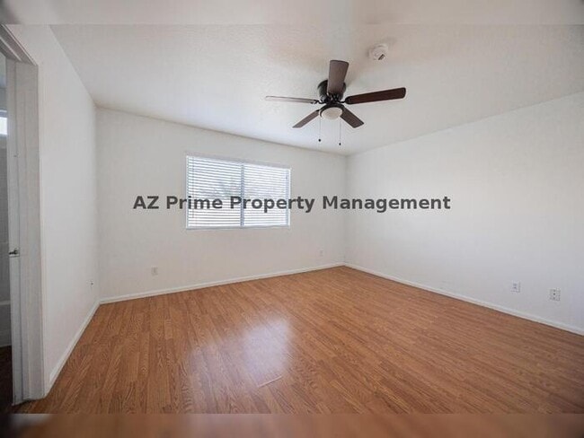 Building Photo - 10864 W Devonshire Ave