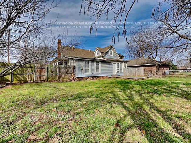 Building Photo - 500 Hill