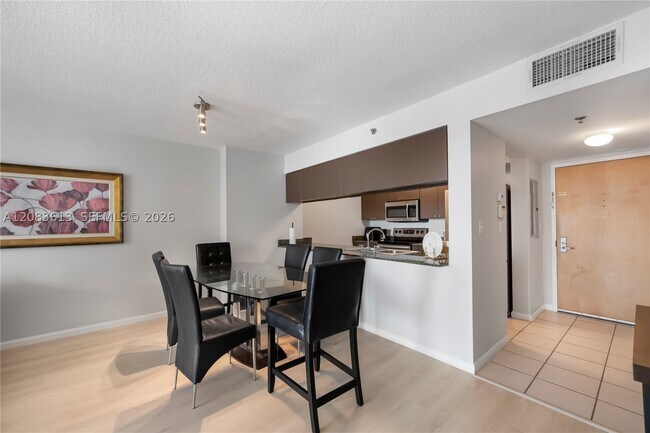 Building Photo - 1200 Brickell Bay Dr