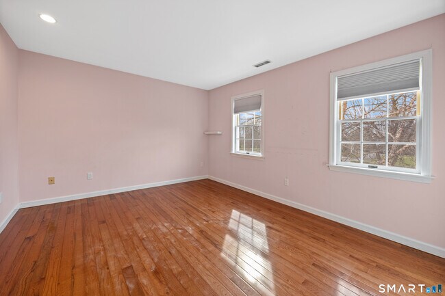 Building Photo - 34 Hi-Ann Ct