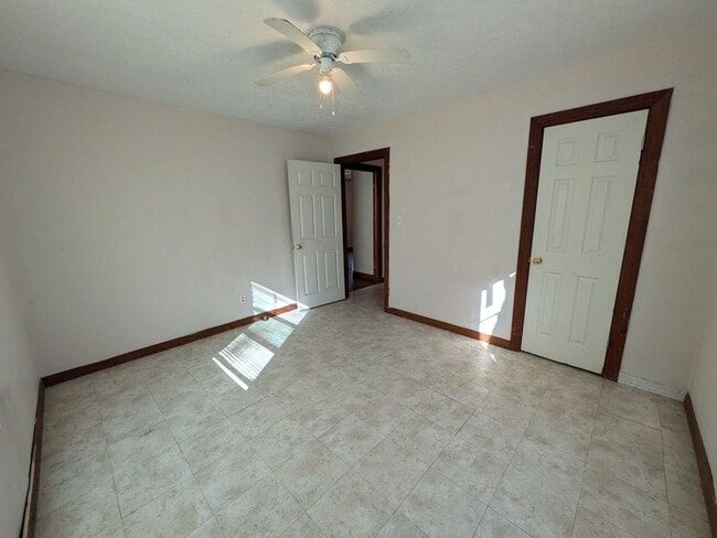 Building Photo - 475 Mitchell St