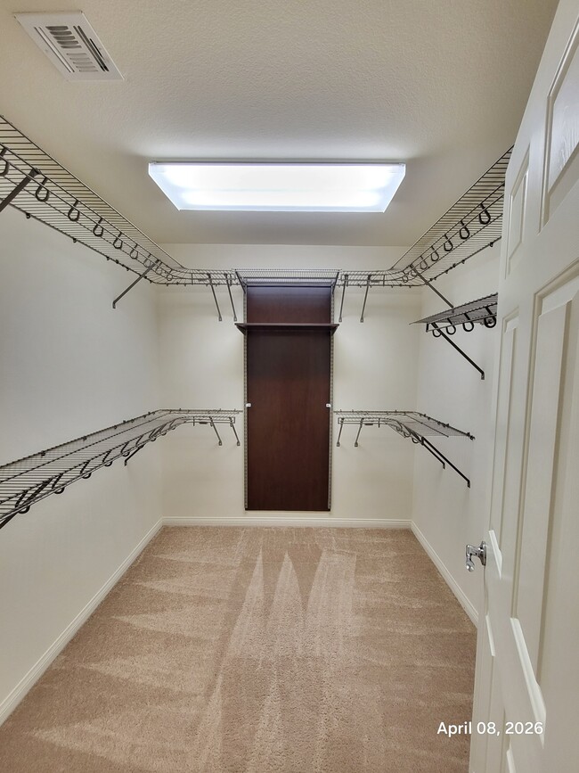 Building Photo - 5882 Azzura Palms Ave