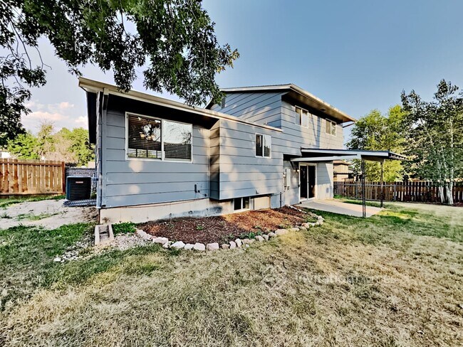 Building Photo - 5424 Del Rey Dr
