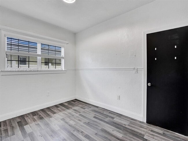 Building Photo - 1161 NE 202nd St