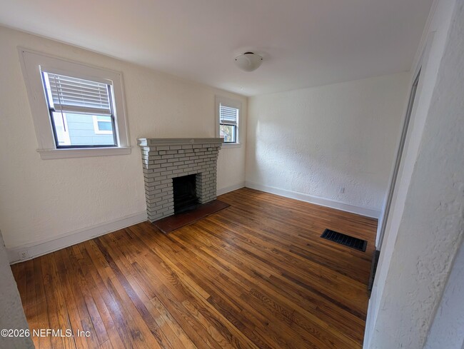 Building Photo - 2701 Myra St