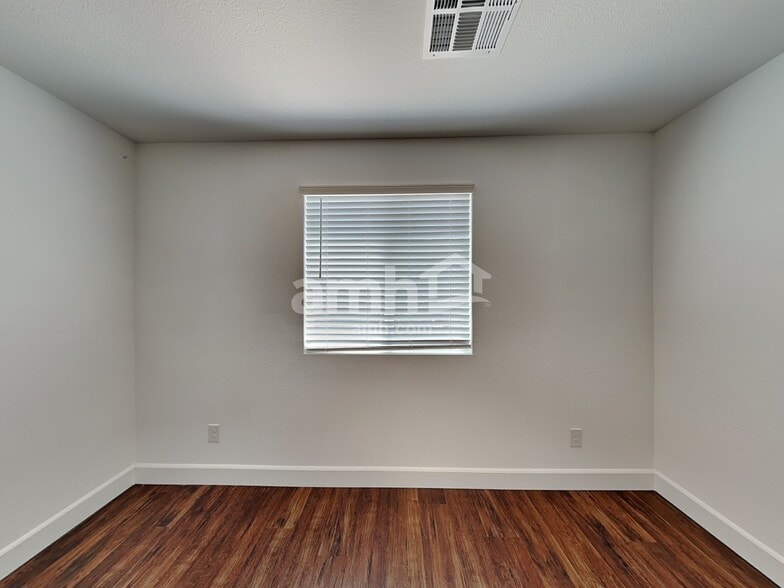 Building Photo - 644 N Water St