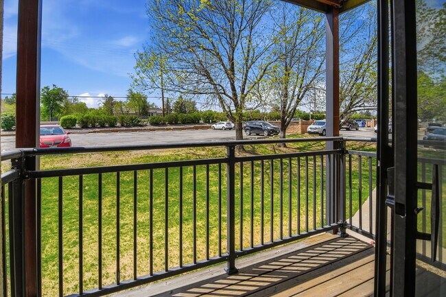 Building Photo - $1,140.95 with $300 off the first month's rent, 1 Bed - 1 Bath, Condo in Denver with Easy Access ...