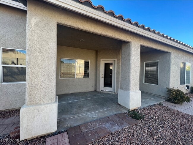 Building Photo - 5712 N Tropic Mist St