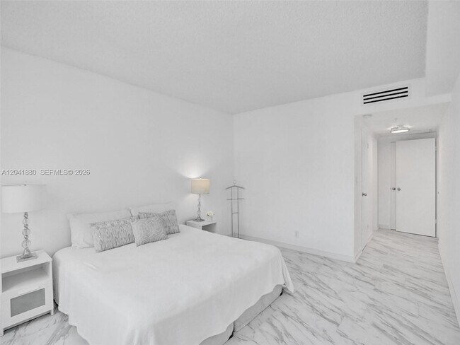 Building Photo - 2501 S Ocean Dr