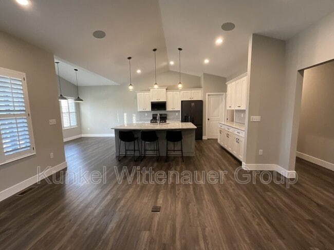 Building Photo - 1212 Hickory Point Dr