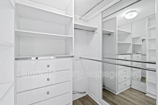 Building Photo - 2425 Presidential Way