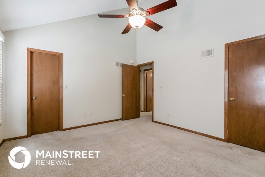 Building Photo - 1732 NE Ridgeview Dr