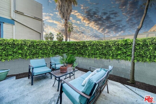 Building Photo - 46 Rose Ave