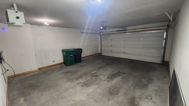 Building Photo - 1208 SE Birch Ln