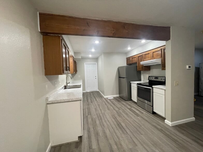 Building Photo - 14210 Beverly Park Rd