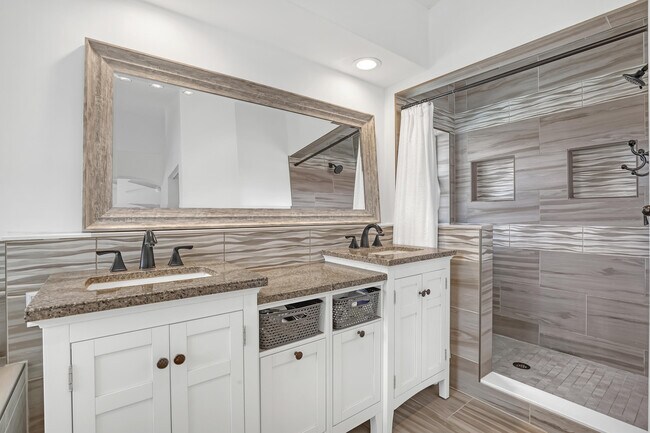 Building Photo - 6074 Las Colinas Cir