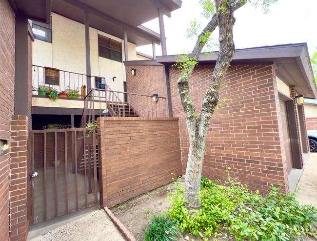 Building Photo - 95 Poinciana Dr