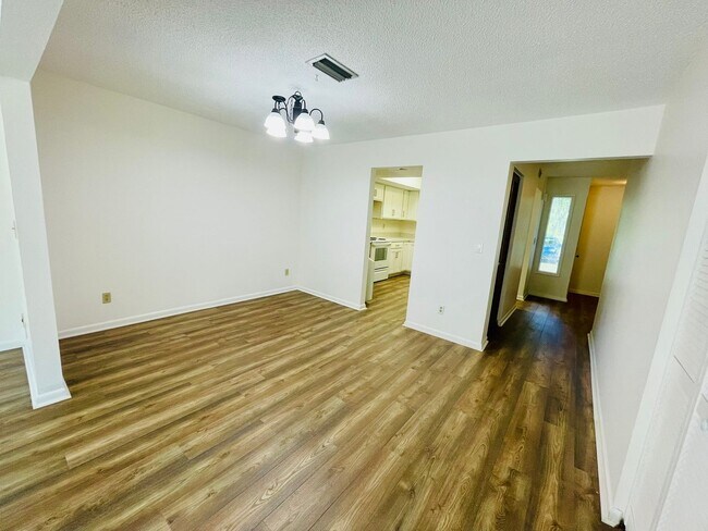 Building Photo - Townhome in Ormond Beach