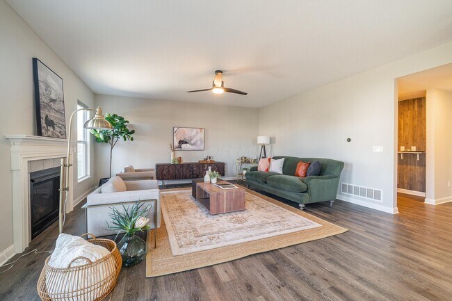 Building Photo - 4032 Stonehill Wy