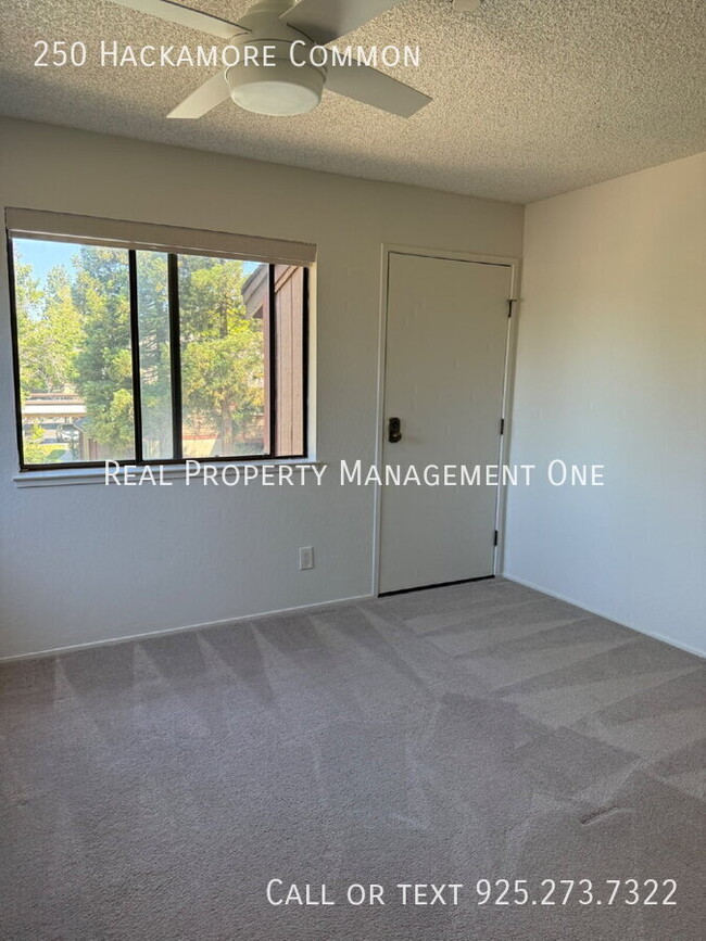 Building Photo - 250 Hackamore Common