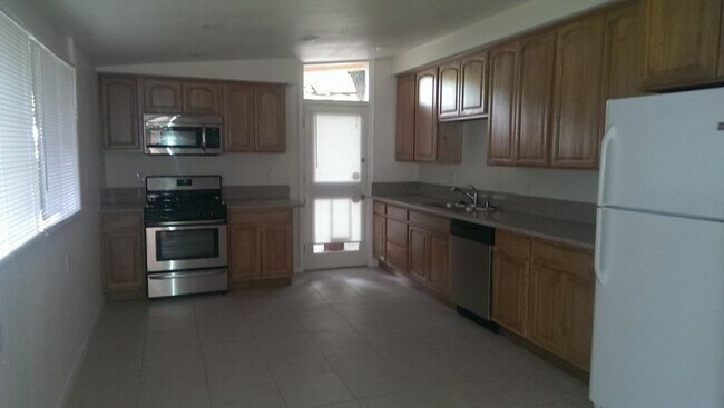 Building Photo - 780 Casselman Dr.